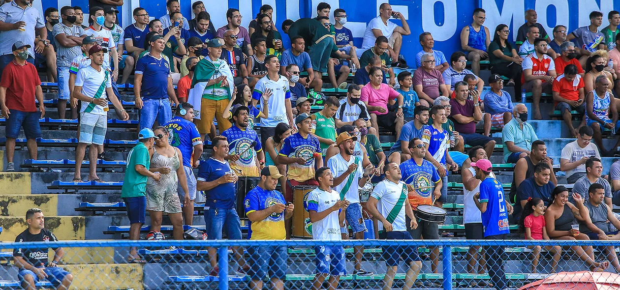 Torcida incentivou o time do começo ao fim