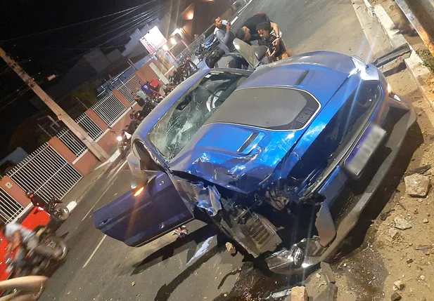 Um dos veículos envolvido no acidente