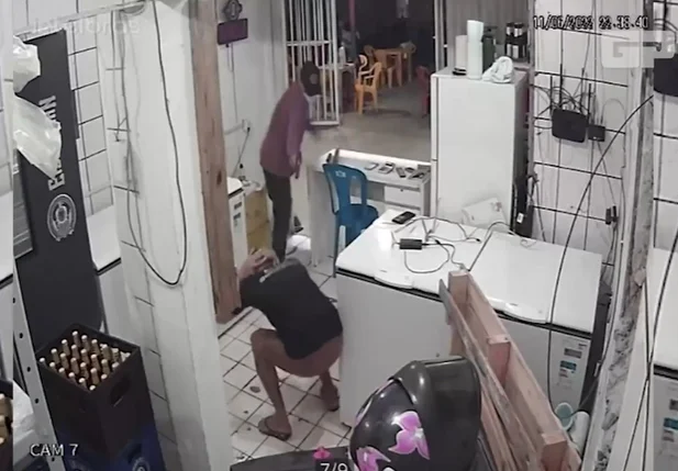 Vídeo mostra funcionário de bar sendo morto a tiros no Mocambinho
