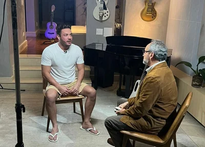 Wesley Safadão e o repórter Ernesto Paglia