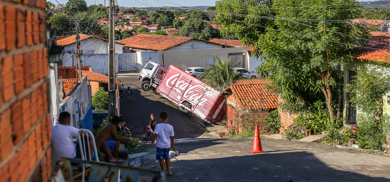 Acidente aconteceu na rua Coimbra, bairro Água Mineral