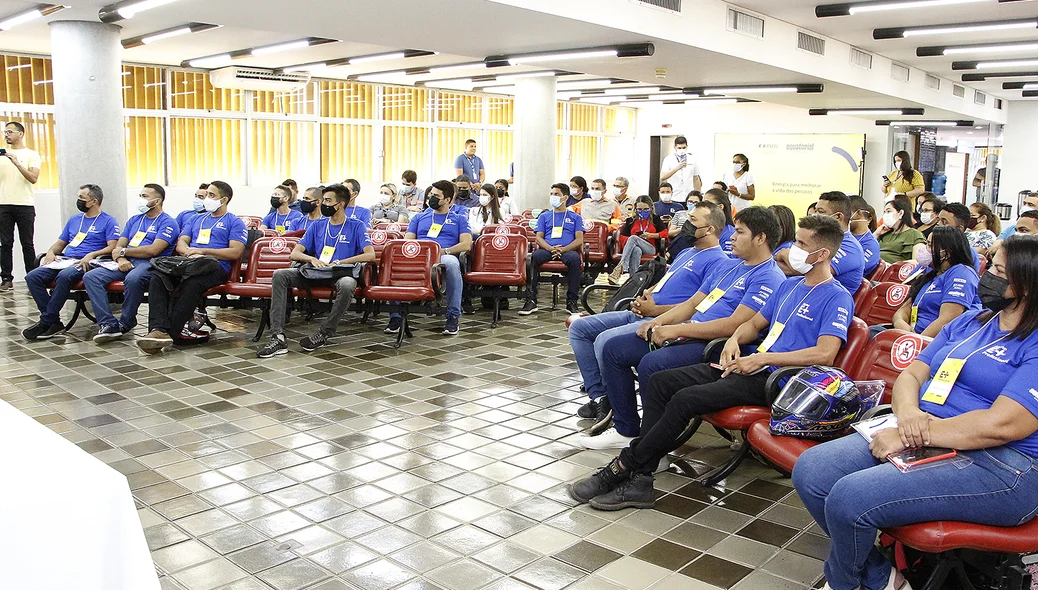 Alunos da segunda turma de eletricistas
