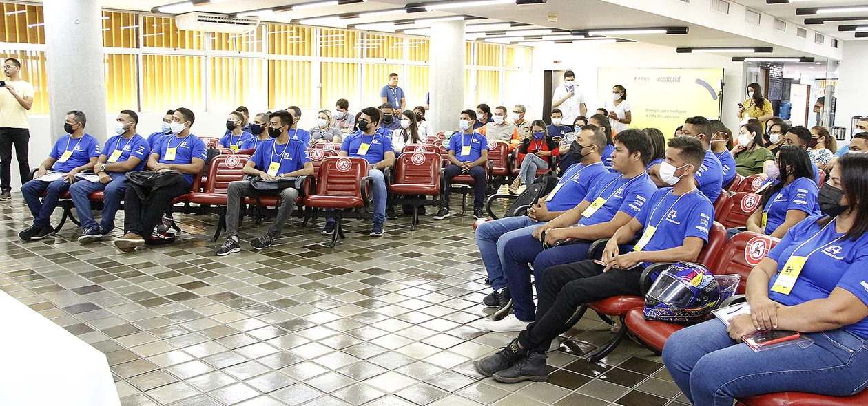 Alunos da segunda turma de eletricistas