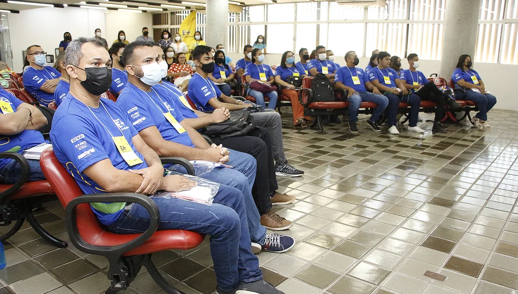 Alunos do curso de eletricista