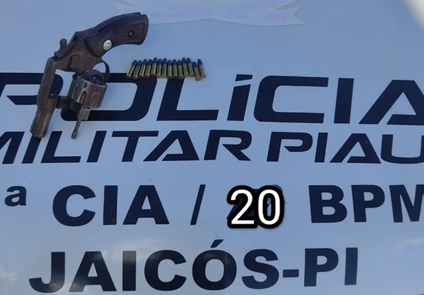 Arma e munições apreendidas em Jaicós