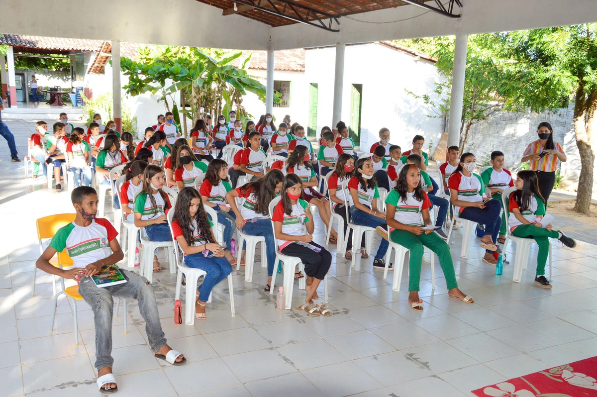 Atividade nas escolas de Lagoa de São Francisco