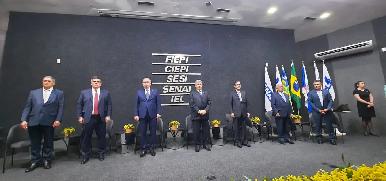 Autoridades presentes na cerimônia
