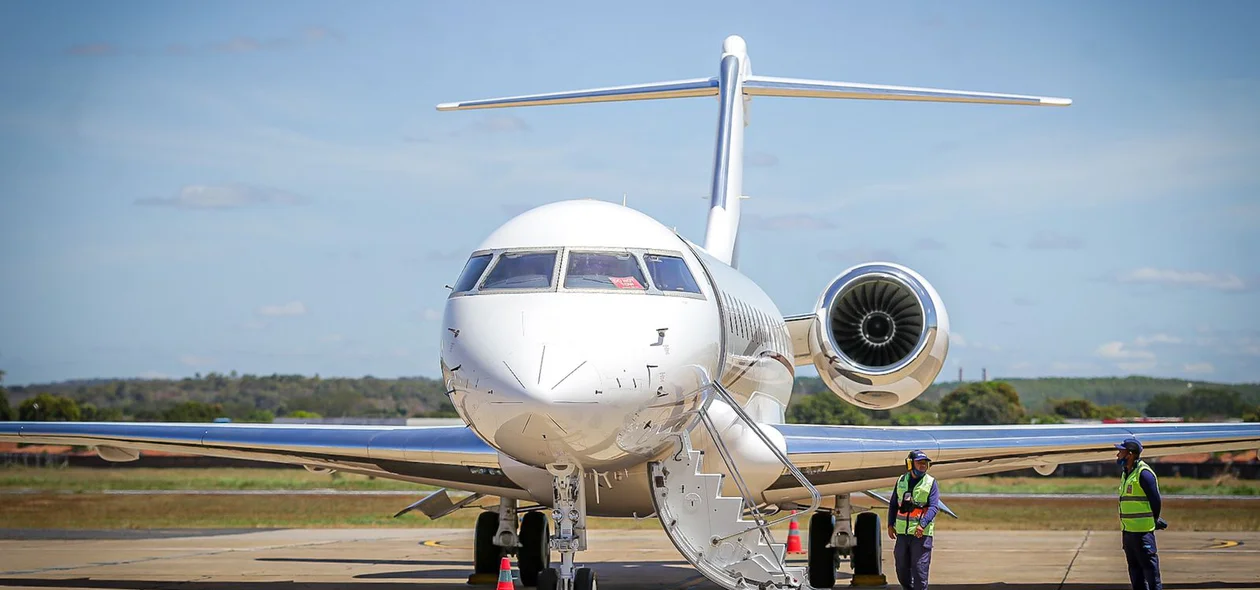 Avião que trouxe Lula