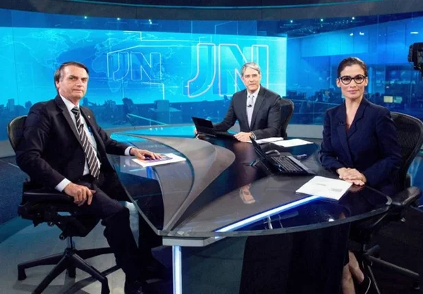 Bolsonaro com Bonner e Renata Vanconcellos em 2018, no Jornal Nacional