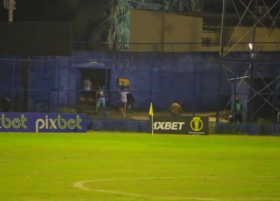 Briga entre torcedores no jogo entre Altos e Paysandu