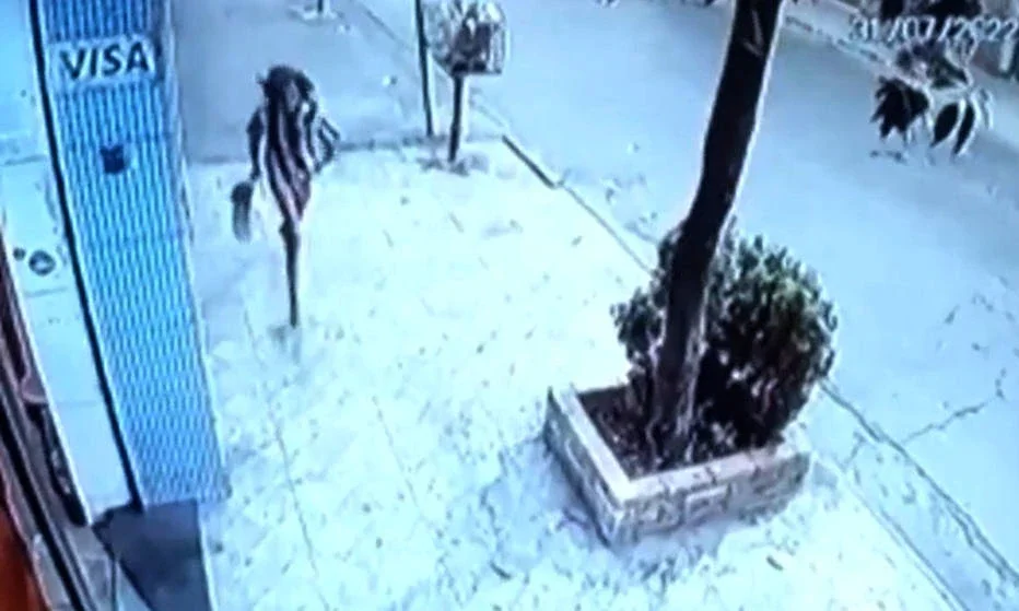 Câmera de segurança flagrou a menina Bárbara Vitória, de 10 anos, correndo no último domingo, 31