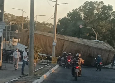 Carreta quebra na zona sul de Teresina