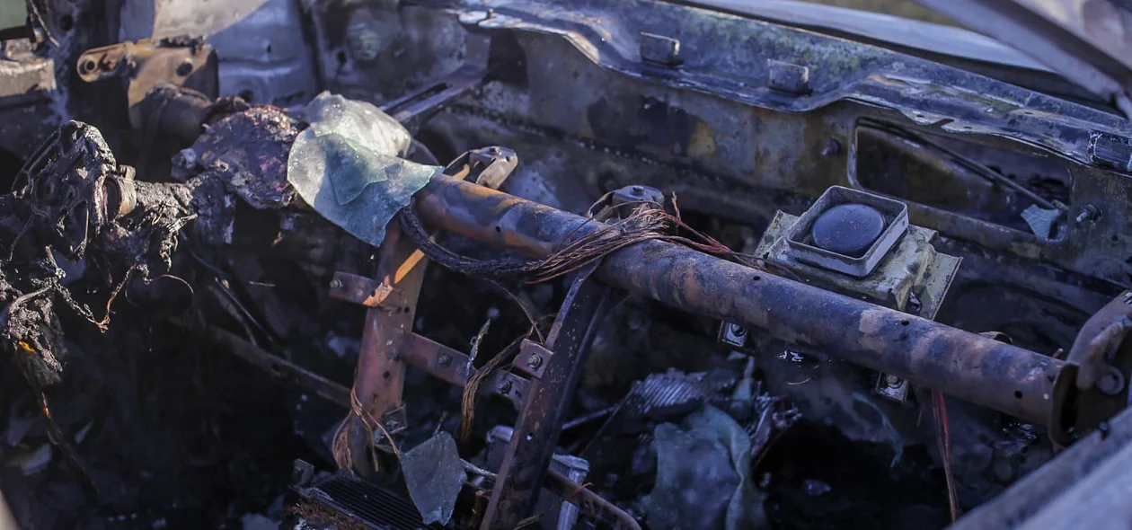 Carro destruído