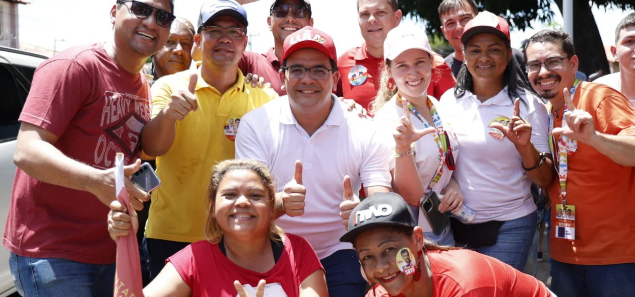 Centenas de pessoas aderiram a carreata dos candidatos
