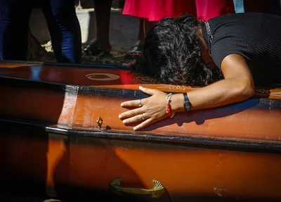 Corpos de vítimas que se afogaram no Rio Parnaíba são sepultados em Nazária