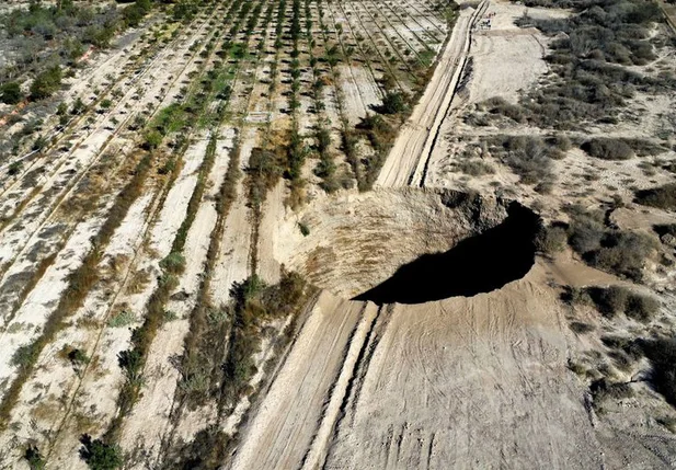Cratera apareceu nos arredores de cidade em região mineira do Atacama