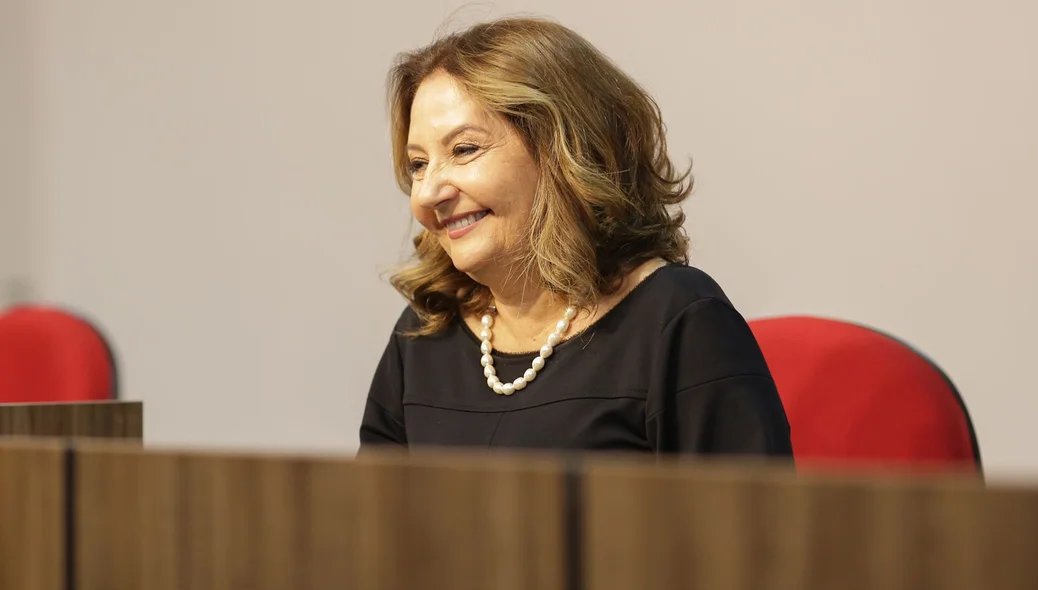 Desembargadora Liana Chaib sendo empossada