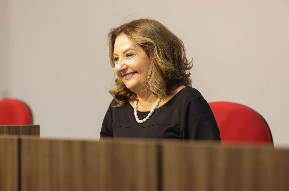 Desembargadora Liana Chaib sendo empossada