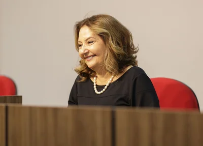 Desembargadora Liana Chaib sendo empossada