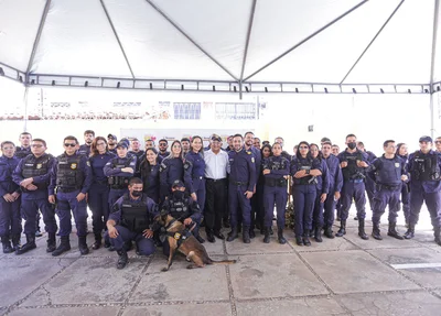Dr. Pessoa com os guardas municipais