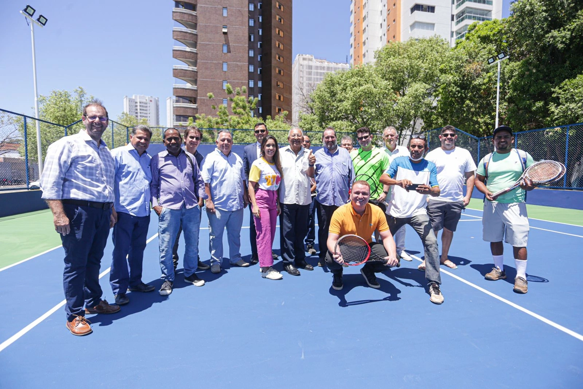 Dr. Pessoa entrega quadra de tênis