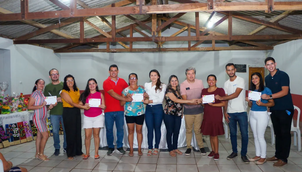 Entre de certificados feita pela Prefeitura de Lagoa de são Francisco