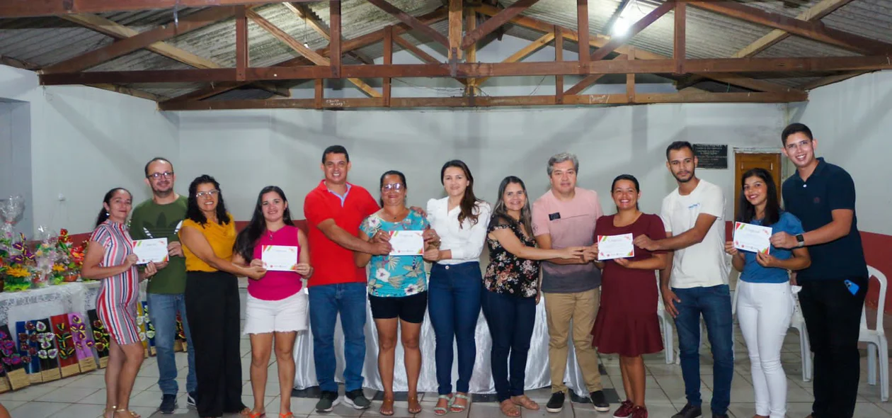 Entre de certificados feita pela Prefeitura de Lagoa de são Francisco