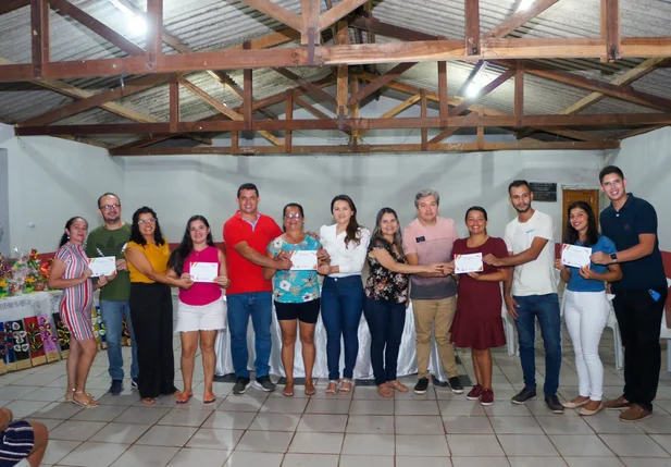 Entre de certificados feita pela Prefeitura de Lagoa de são Francisco