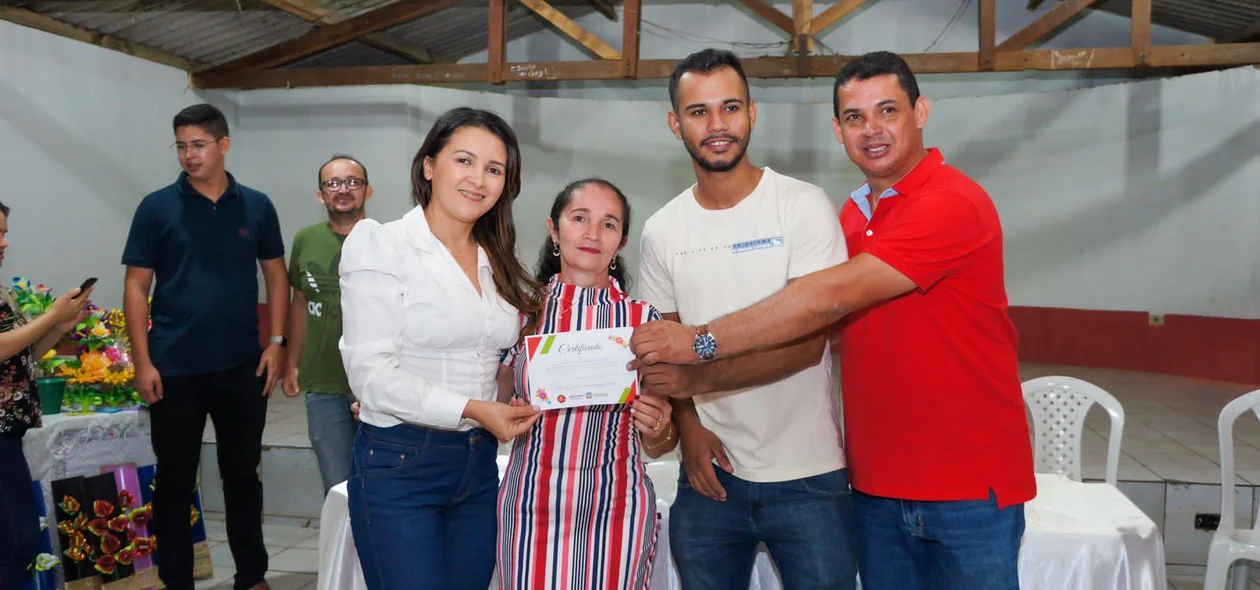 Entrega de certificados feita em Lagoa de São Francisco
