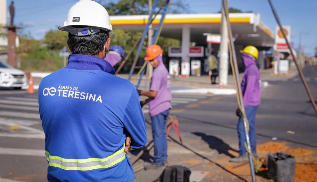 Equipes da Águas de Teresina monitoram rede de distribuição no local das perfurações