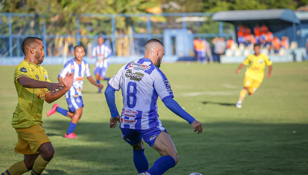 Equipes jogaram no Lindolfo Monteiro