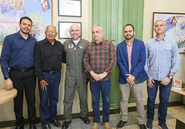 Esquadrilha da Fumaça faz apresentação em Teresina