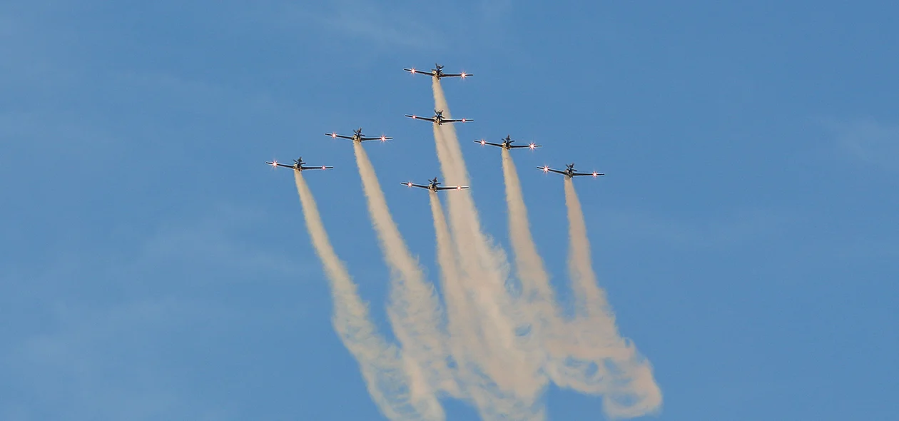 Esquadrilha da Fumaça no céu de Teresina