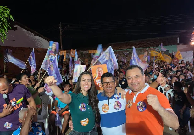 Evaldo e Fernanda Gomes reúnem multidão na zona Norte de Teresina