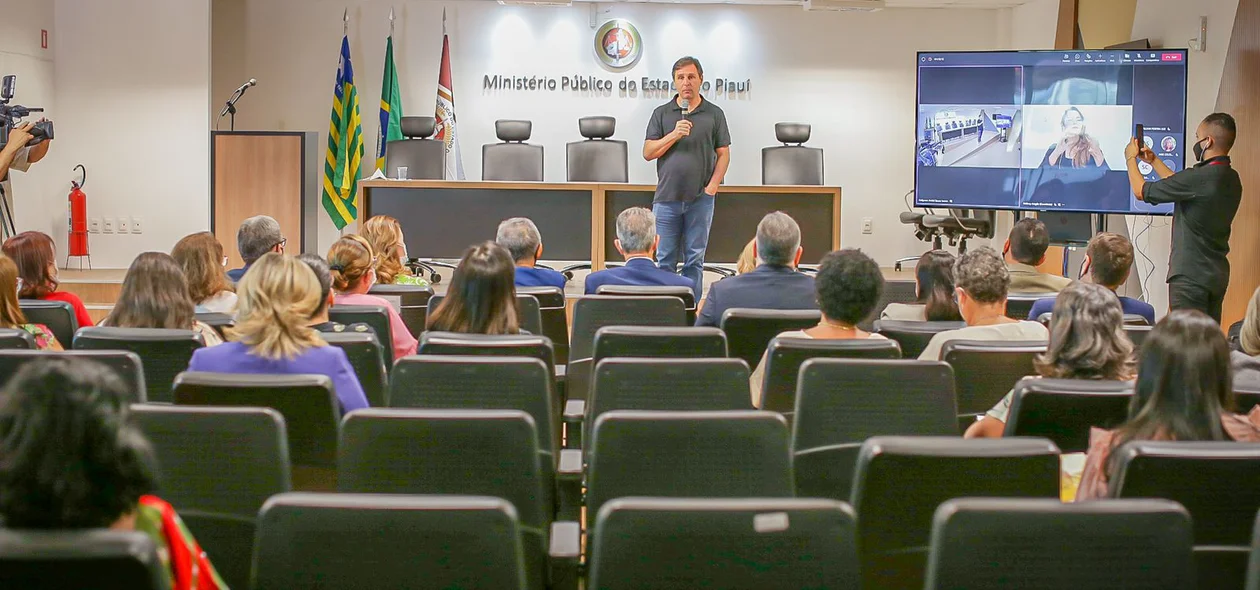 Evento contou com as presenças de membros do MP e de jornalistas
