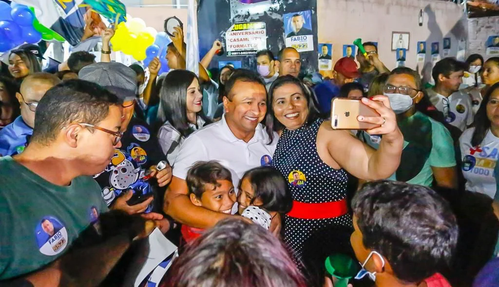 Fábio Abreu reúne multidão
