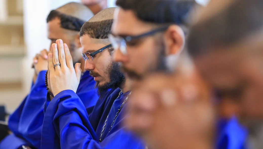 Fiéis na Igreja durante aniversário de Teresina