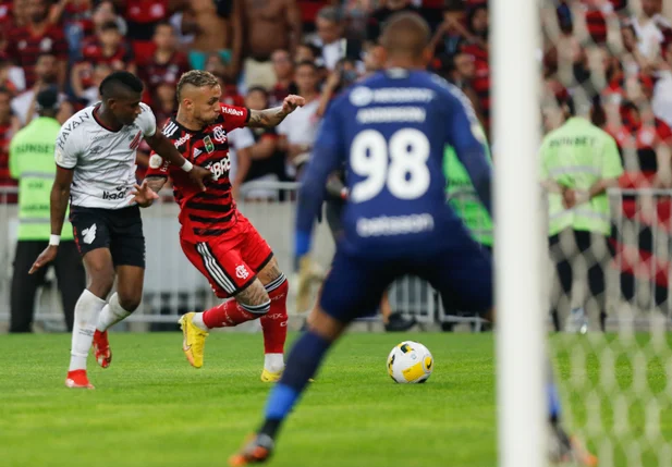 Flamengo e Athletico-PR pela Série A