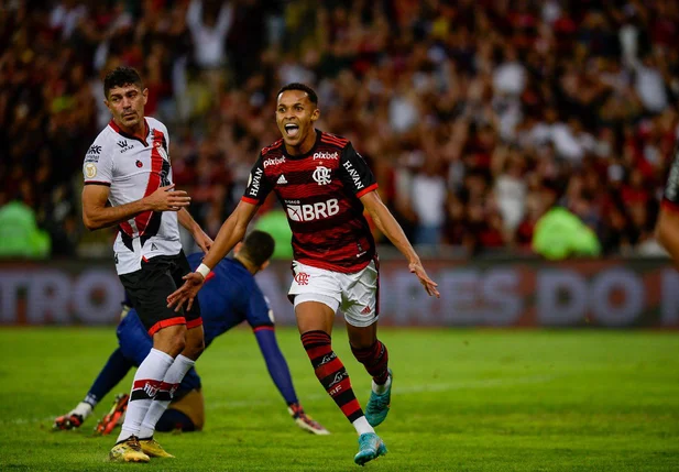 Flamengo e Atlético-GO pela Série A