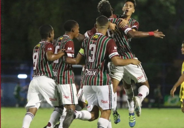 Fluminense-PI comemorando vaga na final do Piauiense Sub-20