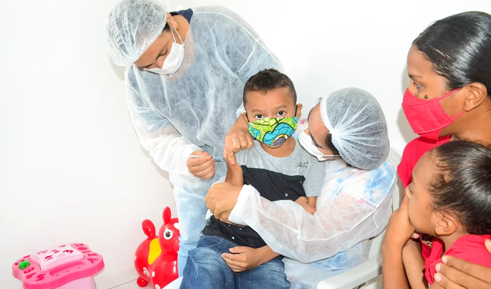 FMS faz um novo alerta aos país que levem suas crianças para tomar a vacina contra a gripe
