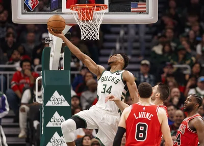 Giannis voa para a bandeija contra os Bulls
