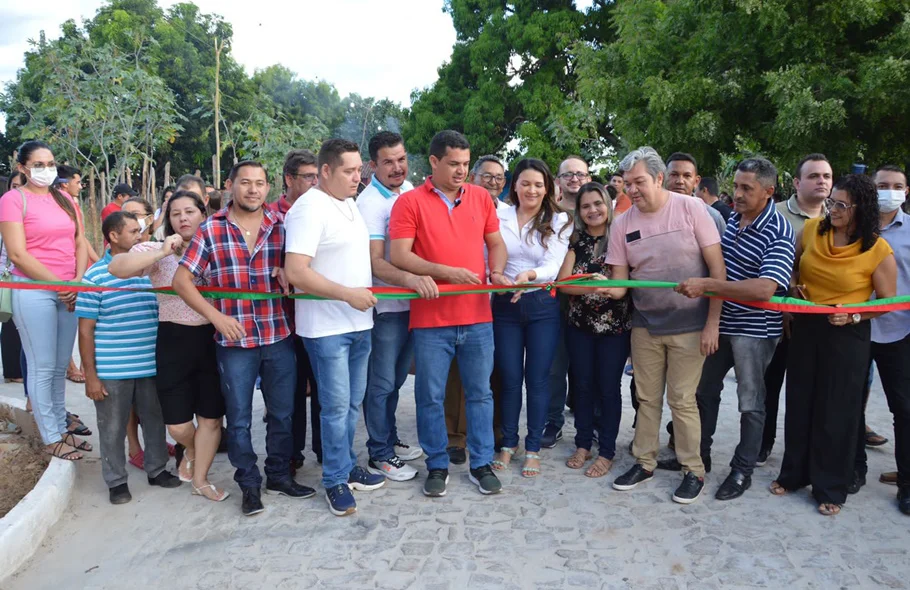 Inauguração do novo calçamento no Bairro Mororó
