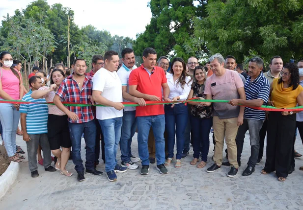 Inauguração do novo calçamento no Bairro Mororó