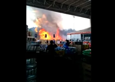 Incêndio próximo a supermercado