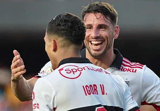 Jogadores do São Paulo comemorando