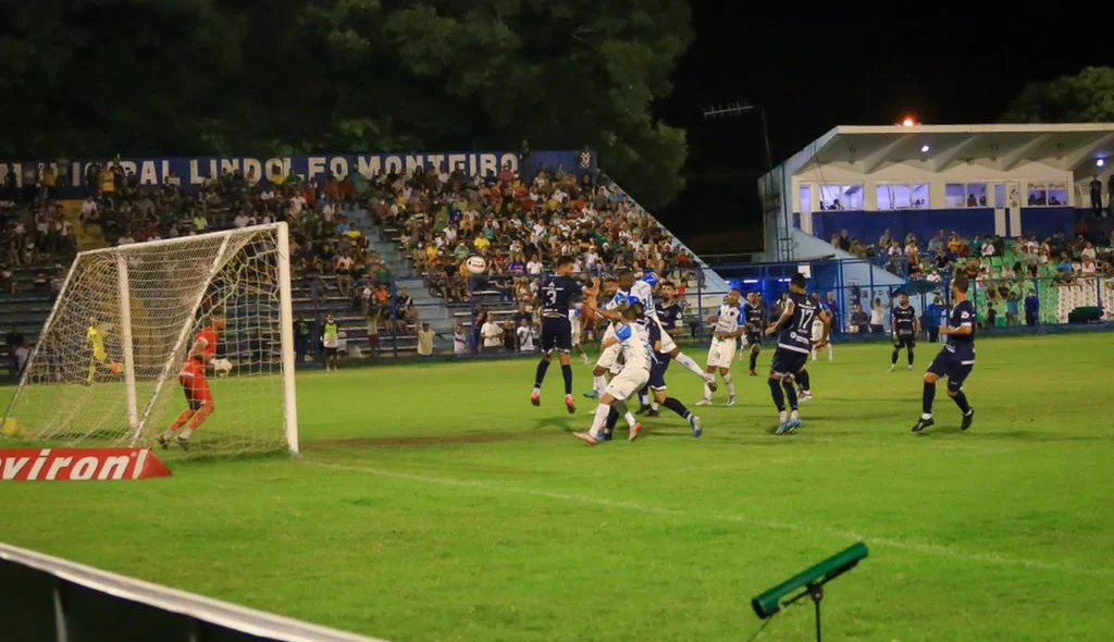 Jogo aconteceu no Lindolfo Monteiro