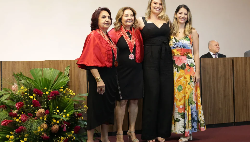 Liana Chaib toma posse na APLJ