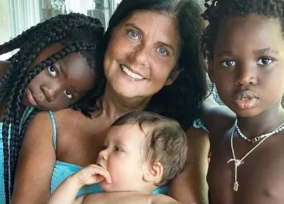 Lucia Gagliasso e os netos