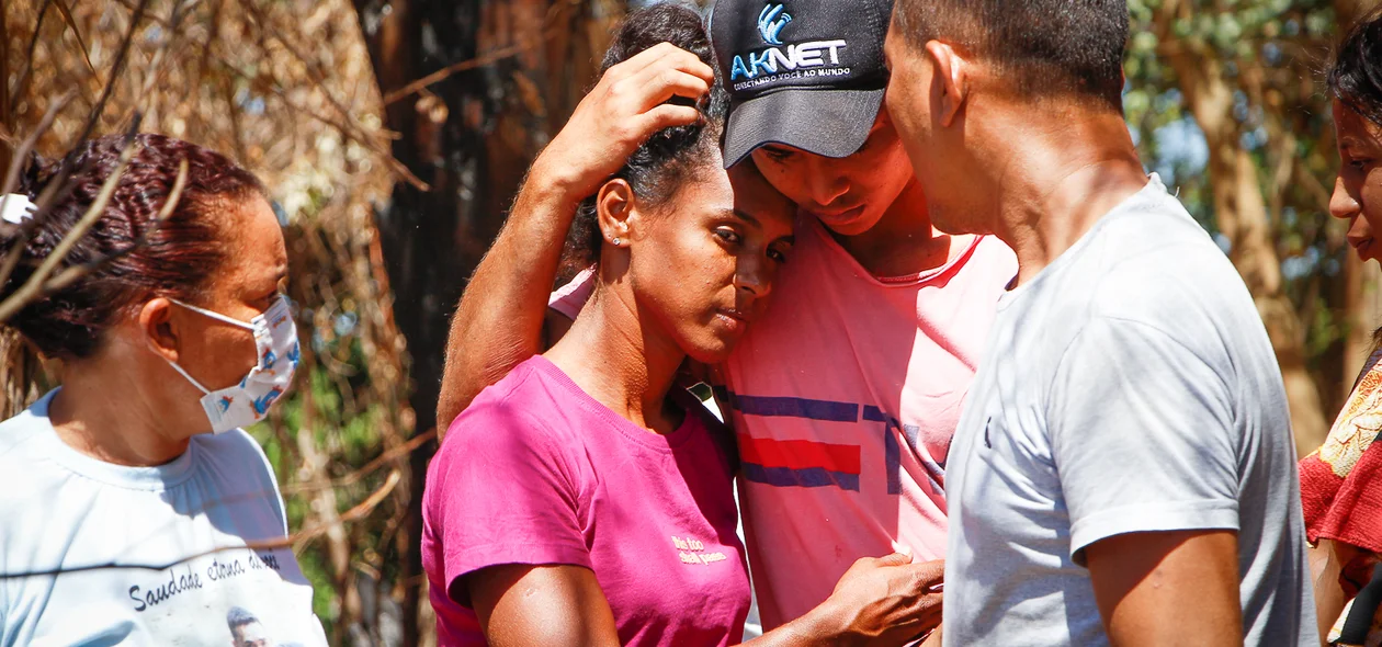 Mãe bastante emocionada
